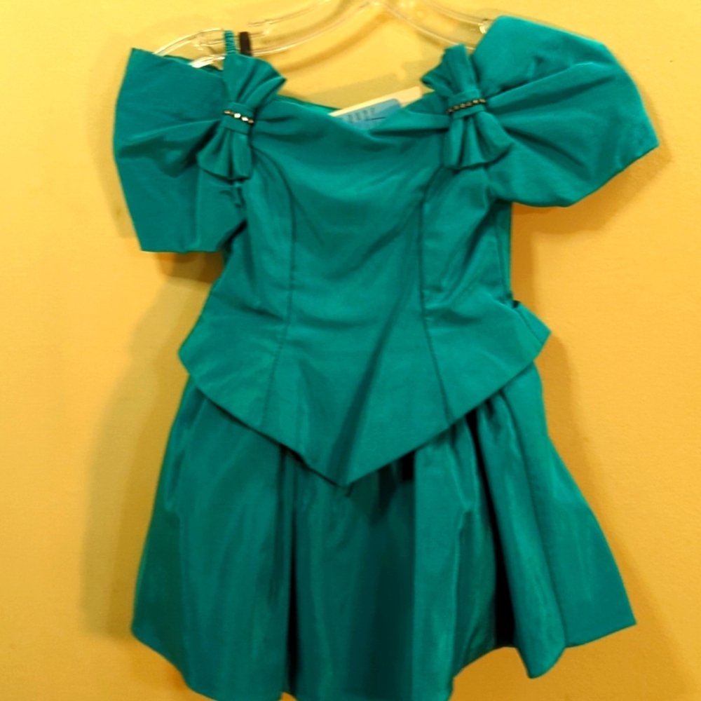 Girls dress size 4 by Lizette
